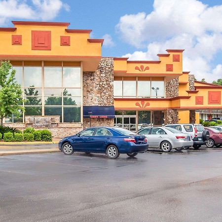 Clarion Inn & Suites University Center Auburn Exterior foto